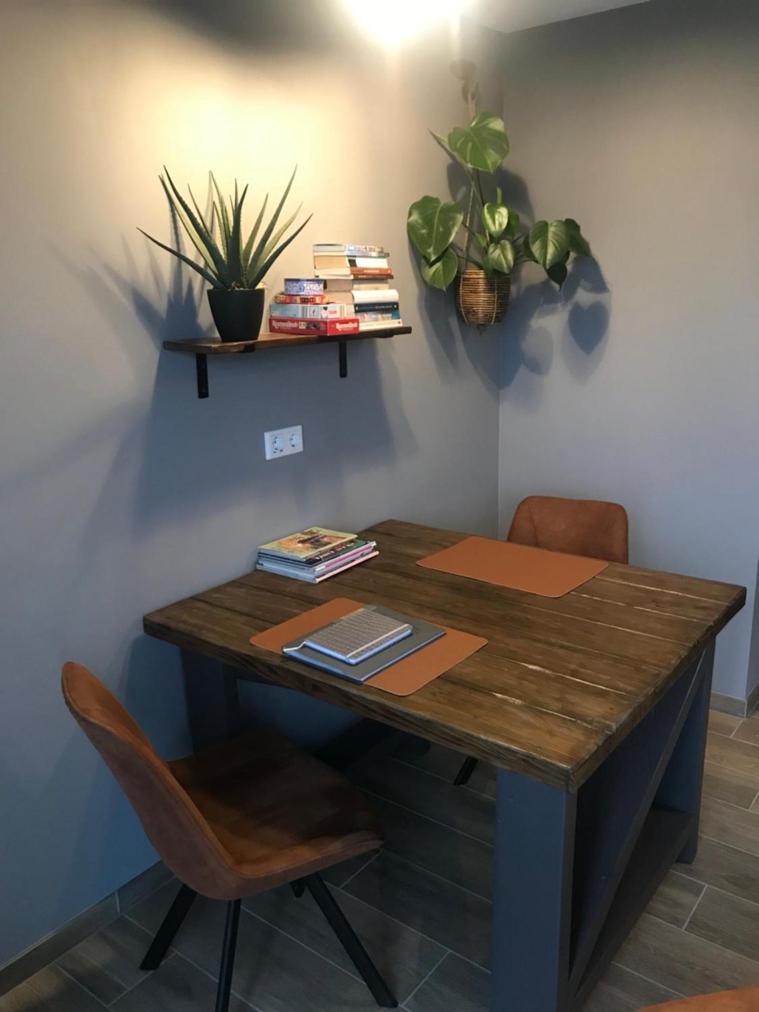 Flat Apartment *